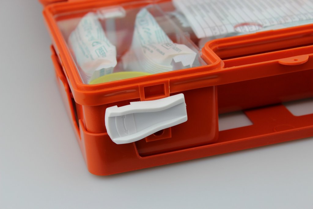 first-aid-kit-4535155_1920