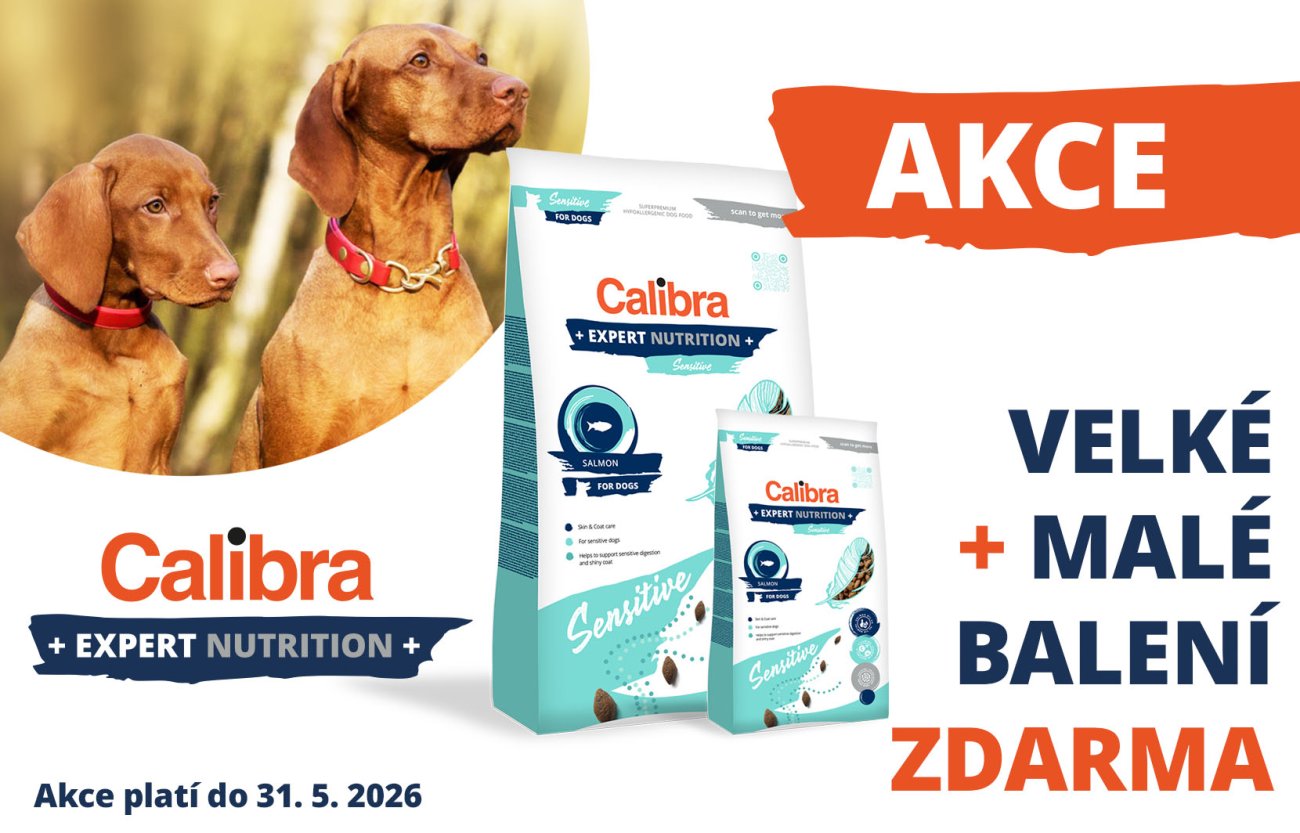 Fotografie 2 psů a vedle granulí Calibra Expert Nutrition + text: Akce, velké + malé balení zdarma, platí do 31.5.2026